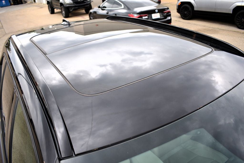 2023 Volvo XC40 B5 Plus Dark Theme