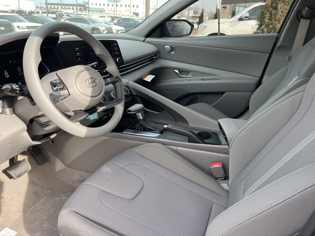 2025 Hyundai Elantra SE